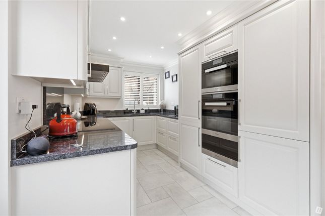 49, Gladden Fields, Chelmsford photo 2