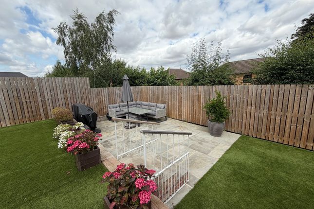10, Bloom Drive, West Yorkshire photo 2