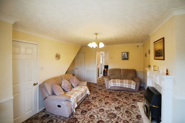 69, Meadow Vale, Wakefield photo 4