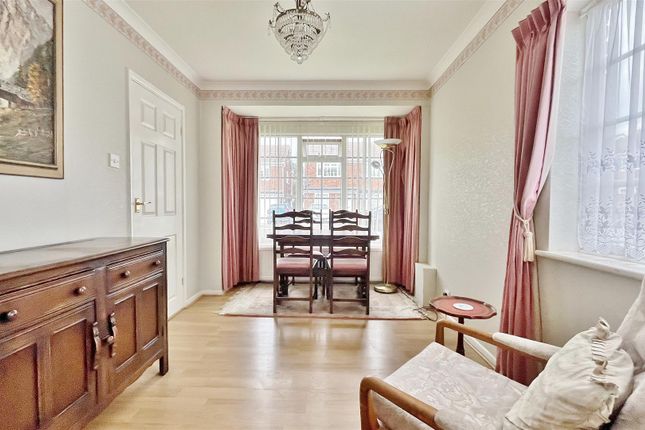 7, Greville Close, Walton-on-the-Naze photo 4