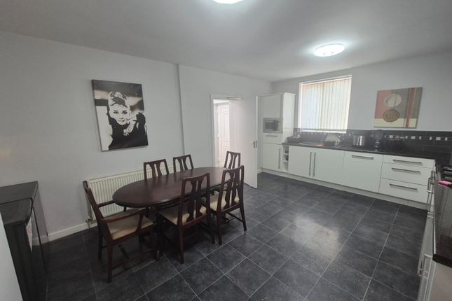DUKINFIELD photo 5