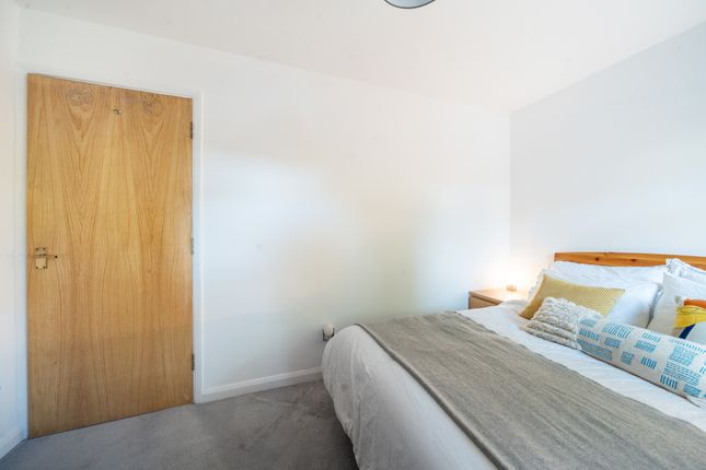 16, Woodley Court, Amersham photo 4