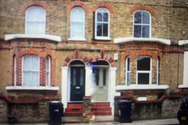 Terraced house to rent in Mayall Road, London