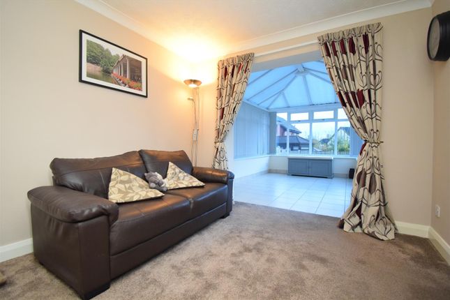 21, Rochester Drive, Wakefield photo 5