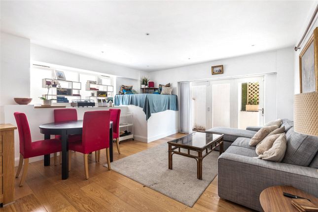 Flat to rent in Palace Court, Notting Hill