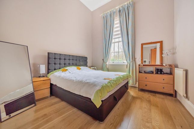 Flat for sale in Princess Park Manor, Royal Drive, London N11,