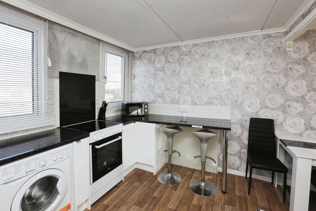 102, Cornwell Close, Gosport photo 2