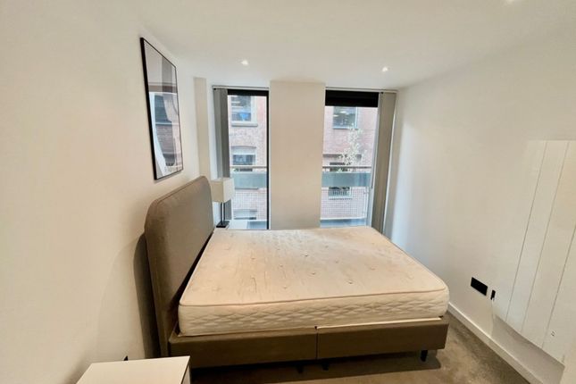 Flat to rent in Manhattan Building, 38 George Street