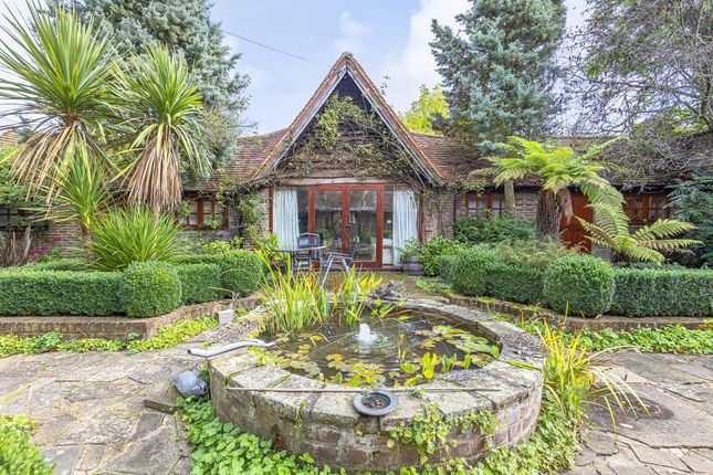 Cottage to rent in Pednor, Chesham