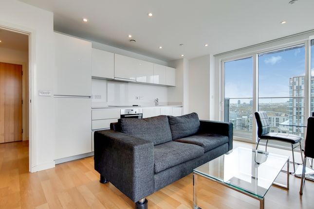 Flat 122, Residence Tower, Woodberry Grove, London photo 3