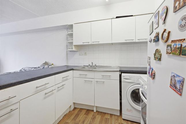 Flat 15 Byron Court, 48 Flamstead End Road, Waltham Cross photo 4