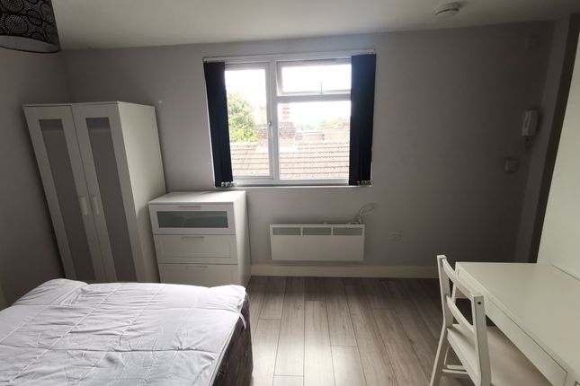 114 Ashburnham Road, Luton photo 3