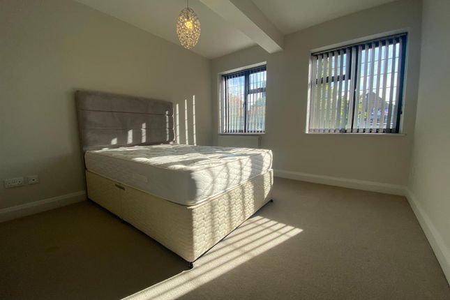 1092b, Uxbridge Road, Middlesex photo 2