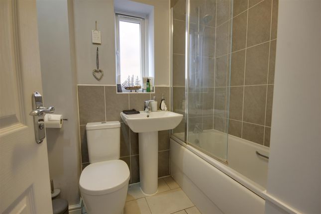 Terraced house for sale in Hampstead Gardens, Kingswood, Hull
