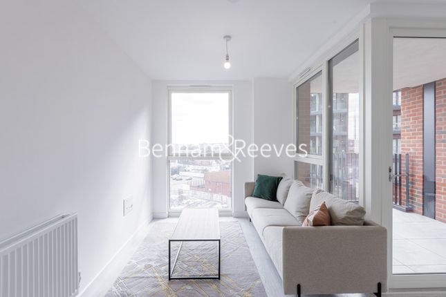 Thumbnail Flat to rent in Shearwater Drive, Hampstead