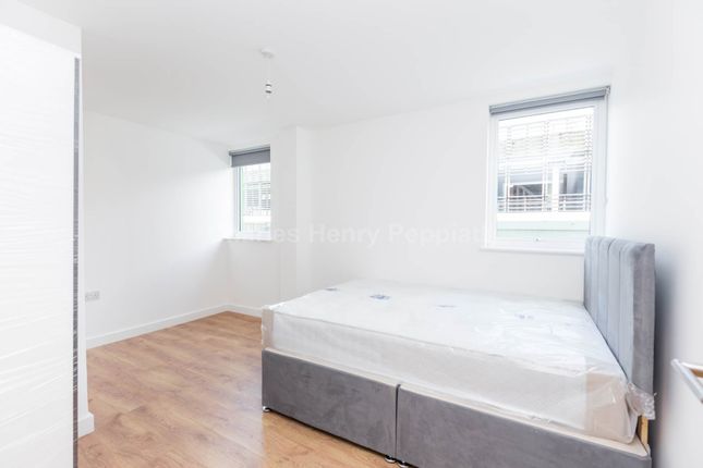 Penthouse to rent in Sydney Road, Enfield Town