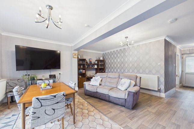40, Hadley Avenue, Worthing photo 3