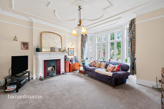 54, Fordhook Avenue, London photo 4