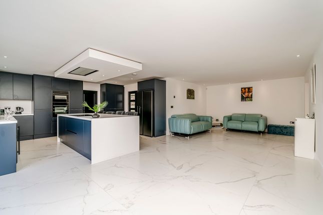 2 Bannister Brook Gardens, Leyland photo 3