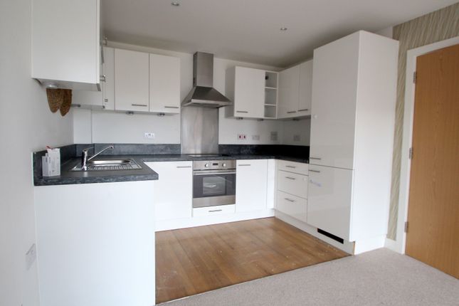 81, Canalside, Redhill photo 3