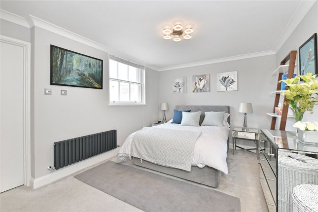 Flat to rent in Connaught Street, Connaught Village