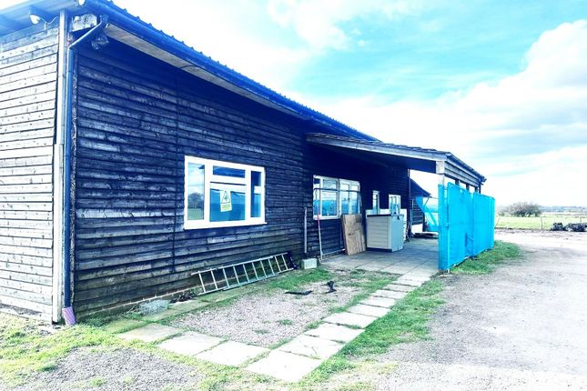 Thumbnail Farmhouse to rent in Aston Sandford, Aylesbury