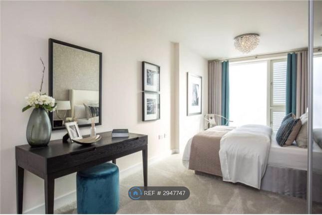 Flat, Garrison Heights Henry Darlot Drive, London photo 5