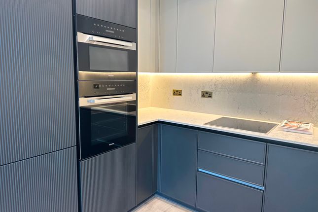 Flat to rent in 617, Siena House, London