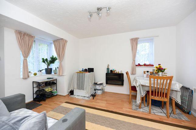 41 Kestrel Close, Huntingdon photo 3