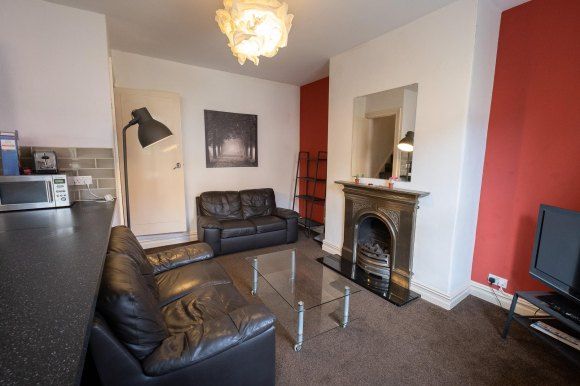 Terraced house to rent in Clement Street, Huddersfield, West Yorkshire