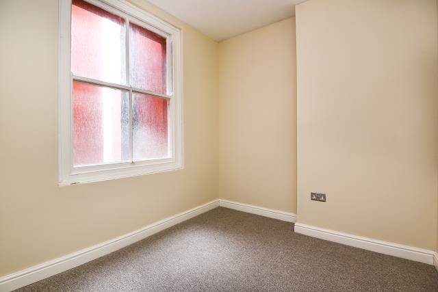 Flat 1 Cemlyn House, High Street, Llandrindod Wells photo 4