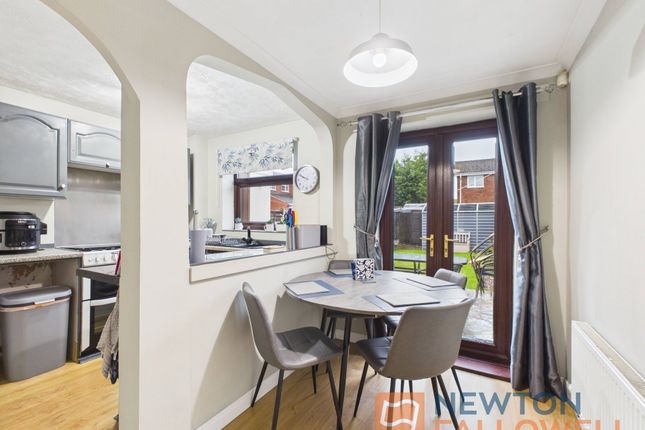 5 Grazewood Close, Willenhall photo 3