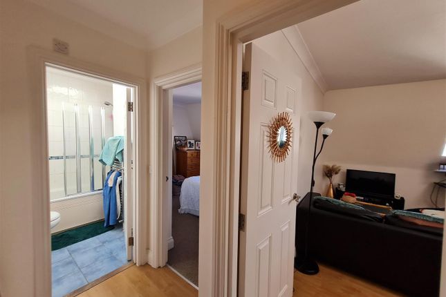 Flat 4 Glandore House, 2, Station Road, Herts photo 5