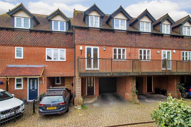 Thumbnail Terraced house for sale in London Road, Westerham