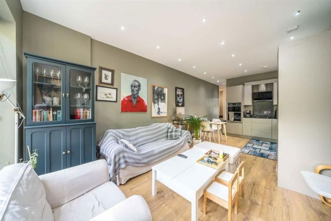 Flat 2, 216, London Road, Twickenham photo 2