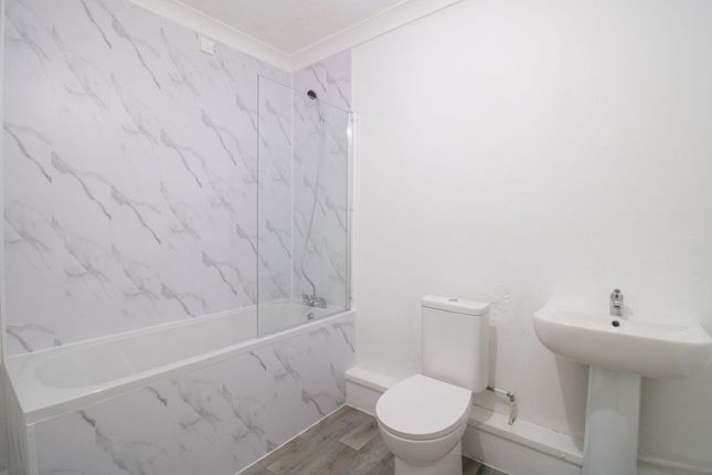 Flat 150a, Commercial Street, Blackwood photo 3