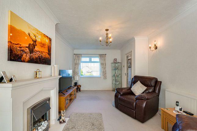 14, Mountain Ash Avenue, Leigh-on-sea photo 3