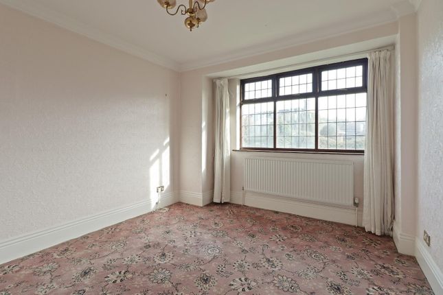 48, Backmoor Crescent, Sheffield photo 2