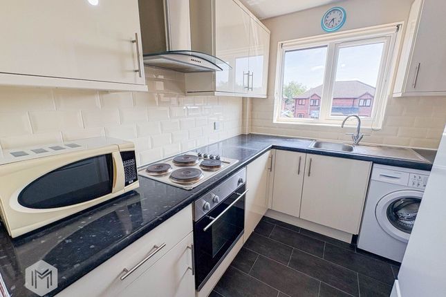 Flat 11, Chatburn Court Warrington Road, Warrington photo 2