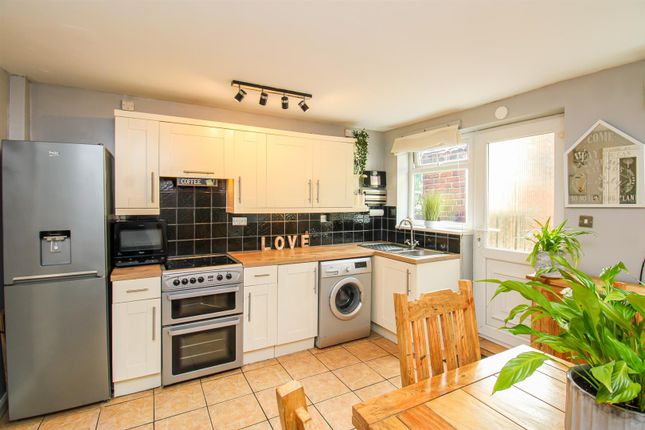 41, Low Moor Lane, Wakefield photo 2