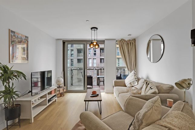 1-bed flat on Flat 26, Venice Corte 2 Elmira Street, Canary Wharf, £300,000
