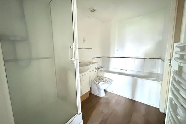 Flat 11 Nautica, The Waterfront, Selby photo 3