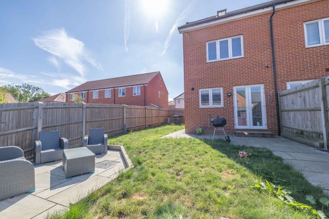 19, Mexborough Square, Canterbury photo 4