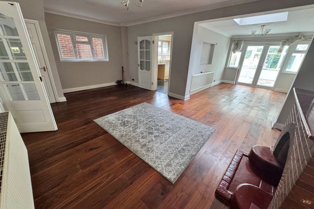 Hanworth Road, HOUNSLOW photo 2