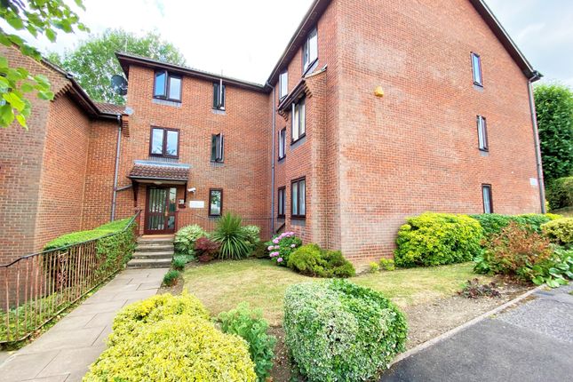 Thumbnail Flat for sale in Knoll Lodge, Gloucester Road, New Barnet