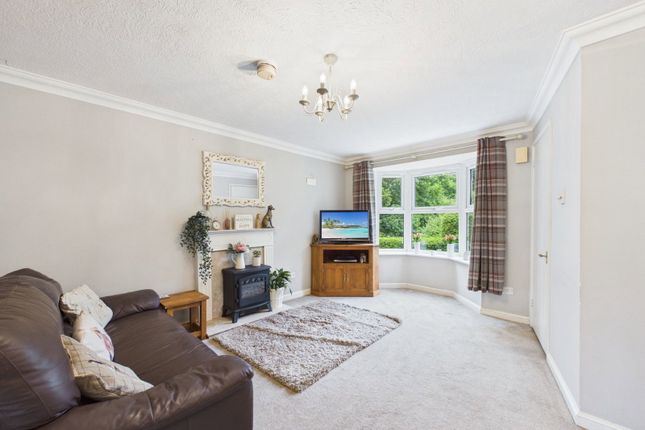 75, Earles Meadow, Horsham photo 2