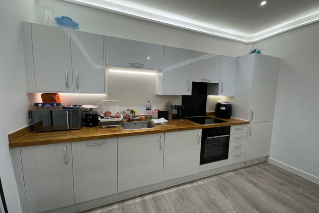 124, Edinburgh Gate, HARLOW photo 4