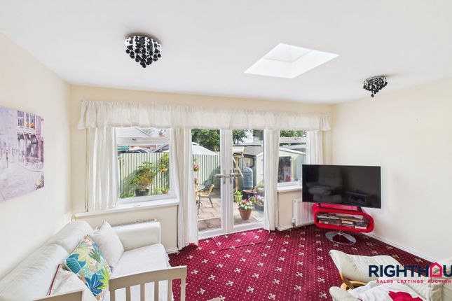 26 Mostyn Grove, Bradford photo 2