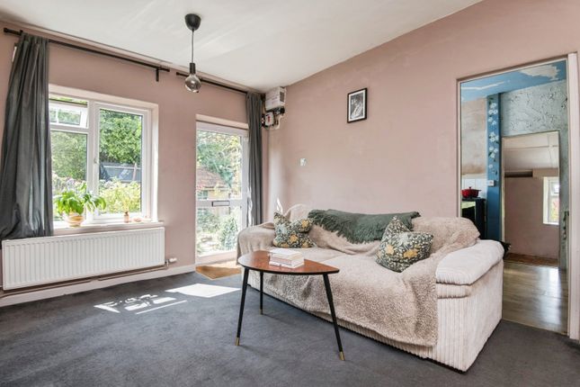 6, St. John Close, Honiton photo 3