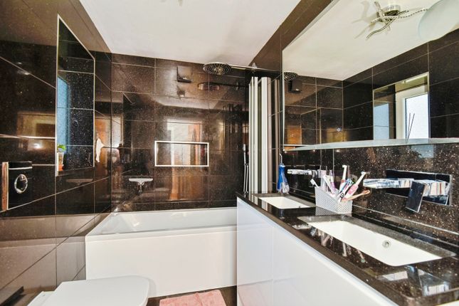 65, Phoenix Road, Kent photo 3